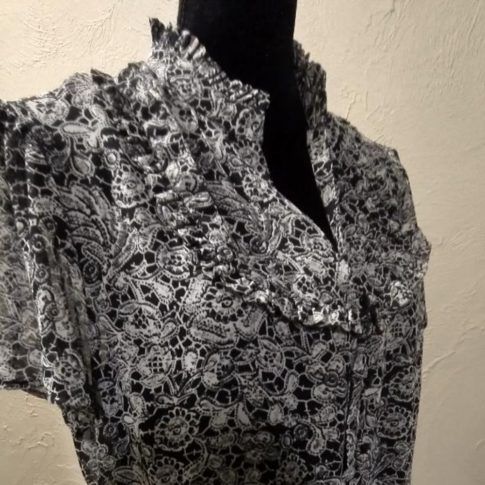 East 5th women's black and white top size "XL"